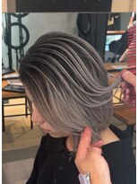 サロウィン 下北沢(SALOWIN) コントラストやや強めなグレーのシャドールーツ