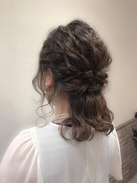 ヘアメイク シュシュ(Hair make chou chou) 三つ編みお花アレンジ【chou-chou 北林夏実】