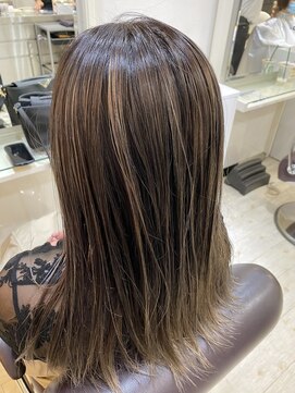 ノラ ウメダ(NORA UMEDA) 【NORA UMEDA 高木】3Dコントラストハイライトカラーグレージュ