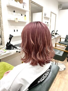 アクルヘアーバイテソロ(AKUR hair by tesoro) 外はねピーチ