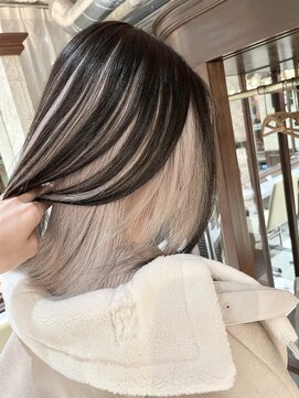 スリー(three) White  ×  Black