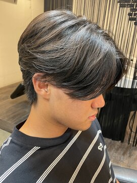 ジュンヌオム リンカラン(Jeune Homme LINGKARAN) センターパート×毛流れニュアンスパーマ