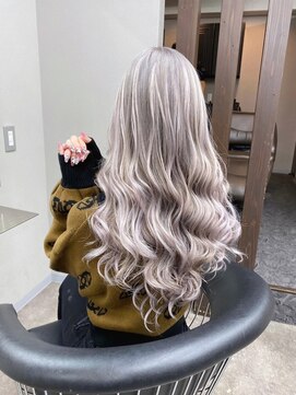 エミーバイモアムー(Emmie byMoremuu) ［南越谷YU-TA］ギャルカラー