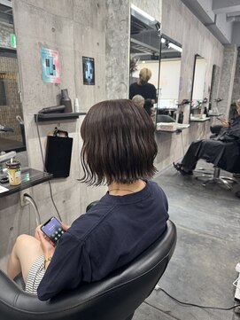 コワファースト長崎シャンプーボーイ 2nd(COIFF1RST 長崎 SHAMPOO BOY) ぱつっとボブ 外ハネボブ