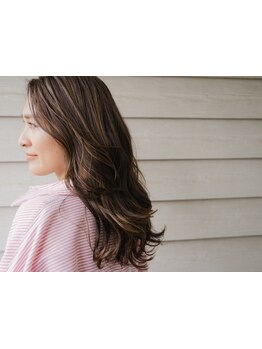 《脅威のダメージレス◎枝毛,切れ毛を防ぐケアカラー◎》自然なおしゃれ感を演出するハイライトが大人気◎