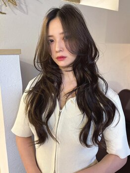 ヴェルア 四条烏丸 四条大宮(Velua)の写真/安心のカウンセリング×デザインカが◎最高級人毛のシールエクステで理想のナチュラルロングヘアに
