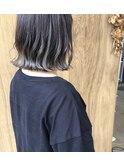 切りっぱなし、コンパクトボブ。グレージュグラデーション。
