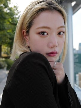 セシルヘアー 高知店(Cecil hair) ハイトーンブロンドセンターパート