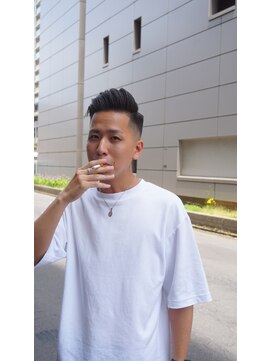 ジェントルマンバーバー(gentleman Barber) サイドパート　ポンパドール