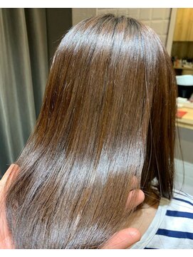 カミケンガレリア(kamiken. galleria) 手触りなめらか上品まとまる美髪ストレート【カミケンガレリア】