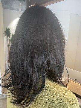 ベロ(BELO) レイヤーカット×暗髪アッシュ