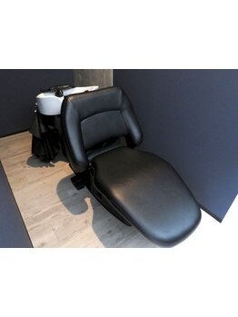 選べるアロマの香りに包まれながら頭皮の汚れをスッキリ洗い流して、髪もツヤツヤに♪