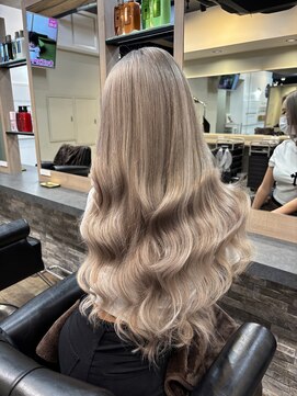 ラピス 横浜(Lapis) ミルクティーベージュシールエクステハイライトブリーチカラー