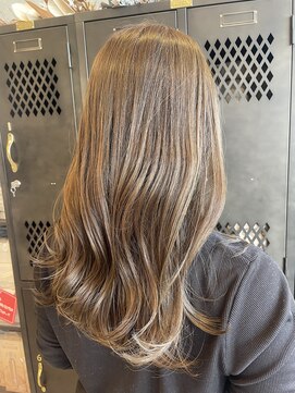 アチーブリス(achieve Liss) 透け感グレージュゆるふわウェーブロングヘア20代30代40代