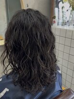 オルト(Altn)&nbsp;大人の波巻きスパイラルパーマミディアムロングメンズカットヘア