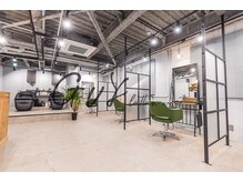 ガイ ラタン ウエスト(GUY lattan west)