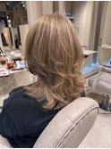 レイヤーカット×フレンチバレイヤージュ