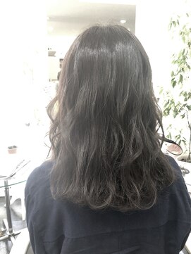 キュービック CuBic 外人風グレージュ♪