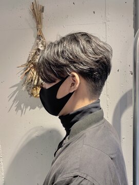 エンシー(ENCI) 前下がりセンターパート