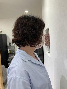 ムニノ(munino) レトロなソフトソバージュミニ