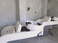 ”全席が首に負担が少ない夢シャンプー台完備！”