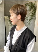 ブラウンベージュ　くすみ　ケアブリーチベリーショート