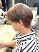 原宿メンズブリーチカラーセンターパートミルクティーベージュ