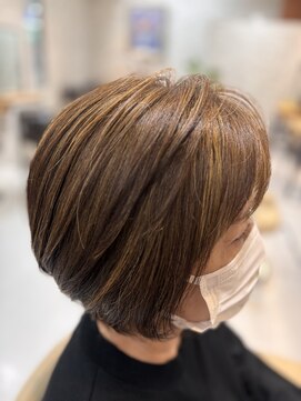 ロイヤル ハイライトを入れたシークレットカラーのグラボブ♪