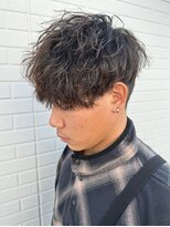 ヒュイル バイ ニアウ(Hwyl by Niau) メンズマッシュシャドウパーマスパイラルパーマニュアンスパーマ