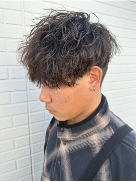 ヒュイル バイ ニアウ(Hwyl by Niau) メンズマッシュシャドウパーマスパイラルパーマニュアンスパーマ