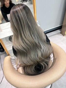 ロンドルピナス 小倉(Lond Lupinus) ブルーブラック/ワイドバング/美髪のススメ/外ハネボブ/北九州