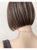 ストレートなのに立体感のあるボブ！グレージュハイライトカラー