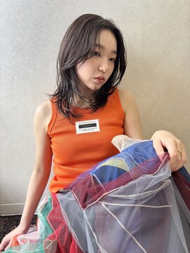 エン(en,) 透け感アッシュグレージュ前髪レイヤーミディアム