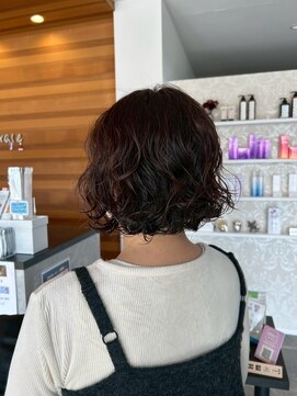 30代ウェーブ×ウェットカジュアル