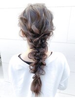 アンフィドットドゥルドゥ(AnFye.dueldo)&nbsp;【AnFye.dueldo] パーティーアレンジ編みおろし