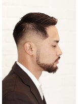 ローカルボンドカットクラブ(LOCAL BOND CUT CLUB)&nbsp;スーツに似合うバーバースタイル×ヒゲ