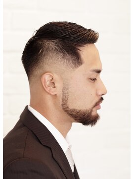 ローカルボンドカットクラブ(LOCAL BOND CUT CLUB) スーツに似合うバーバースタイル×ヒゲ