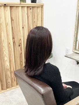 ホンネ(honne.) チョコレートブラウン×ミディアムレイヤーカット×小顔カット