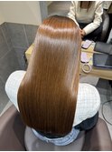 整った艶が叶える、理想のサラ髪ストレート☆担当藤原