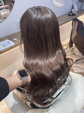 ラビスモア(Lovis moa) ミディアムヘア/暗めカラー/デザインカラー/フェイスフレミング