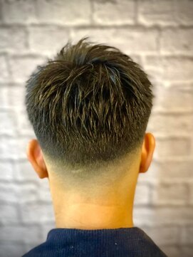 グレイスフルバーバー 赤坂見附店 シーンに合わせて！ビジカジメンズショートフェード！