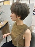 透明感グレージュの大人丸みショート