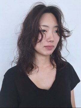 トリッシュ ビー(Trish-b) 35.ミディアム×パーマ