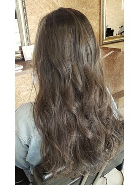 ハグ(Hug) アッシュベージュ×ロング