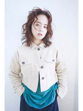 アンド(AND) くせ毛風ウェーブ×レイヤーミディ