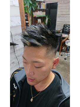 エックス ヘアー(X Hair) スキンローフェード