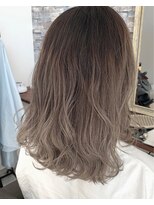 レミー(Remy)&nbsp;ホワイティーアッシュグラデーション