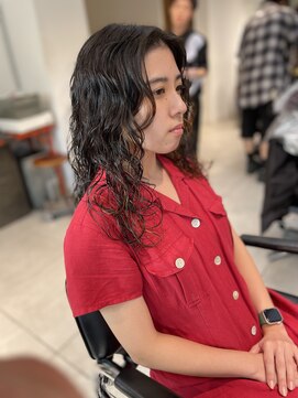 ナループロアツム(Nalu pu loa Tsum) セミロング ウェーブパーマ