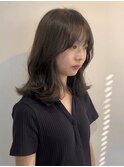 グレージュカラー透明感グレージュ/鎖骨ミディアム/外ハネミディ