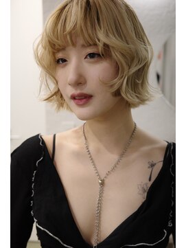 キャロルガーデンズ ボコカ 表参道(Carroll Gardens bococa) 抜きっぱなしブロンド、ボブ